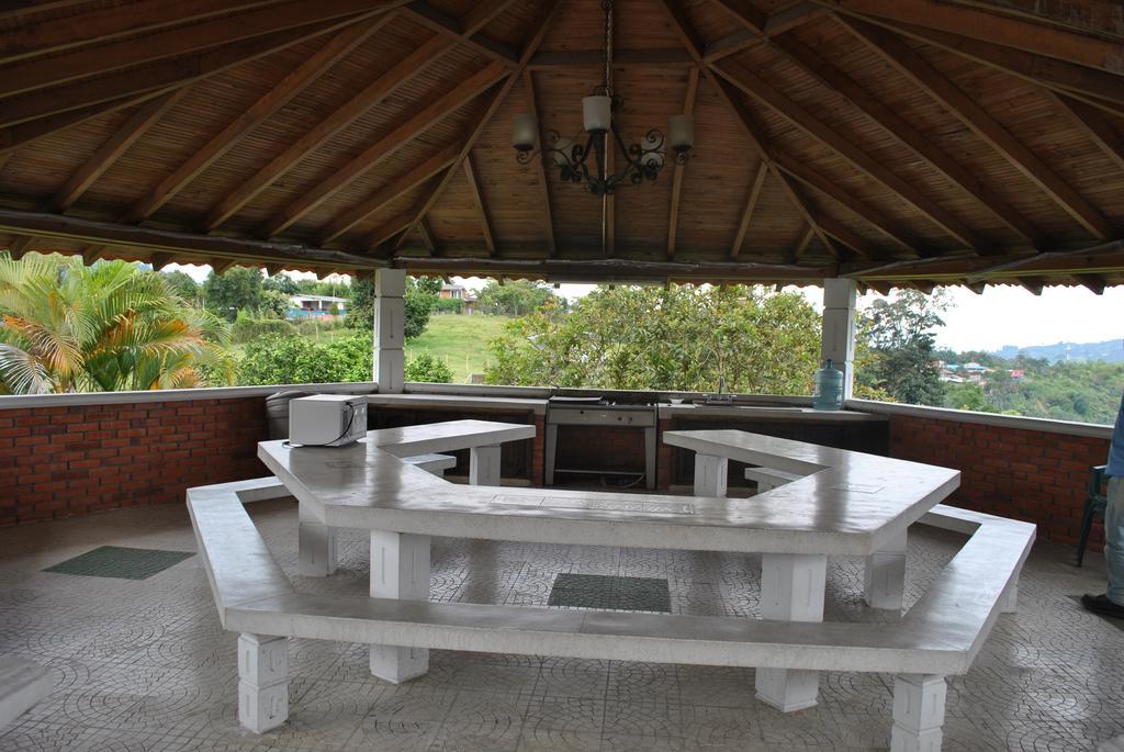 Hostal Don Bernardo Santa Rosa De Cabal Dış mekan fotoğraf