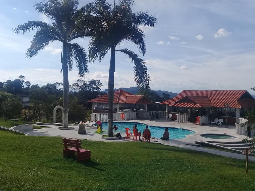 Hostal Don Bernardo Santa Rosa De Cabal Dış mekan fotoğraf